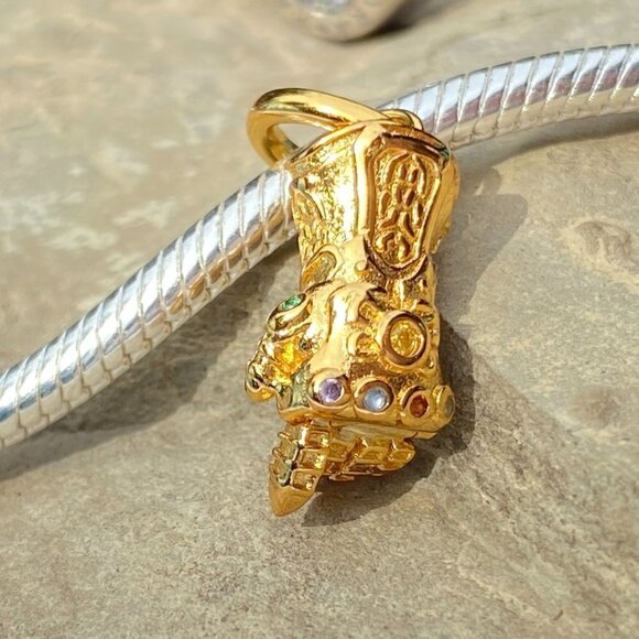 💜 Marvel The Avengers Infinity Gauntlet Dangle Charm - Picture 4 of 11